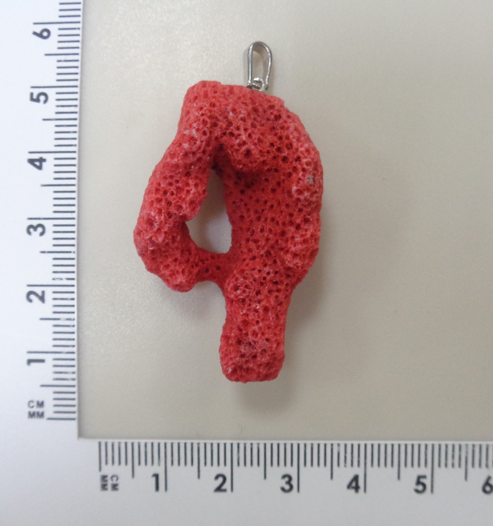 Серебряная подвеска с кораллом